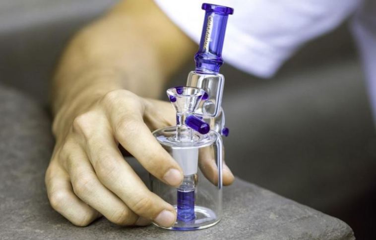 Are there different types of bongs?
